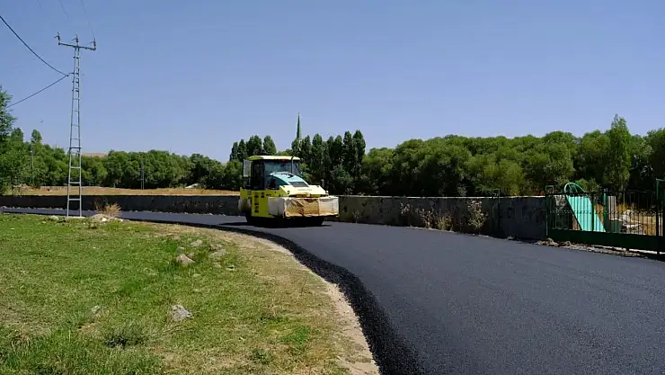 Taşlıçay'ın köy yolları asfaltlanıyor