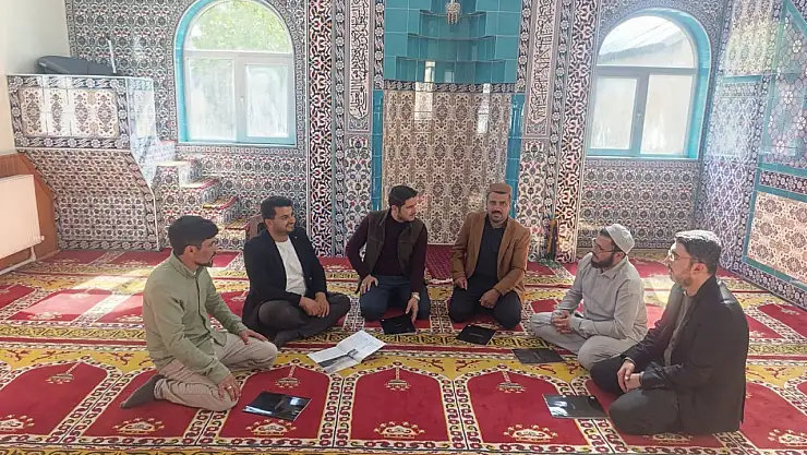 Taşlıçay Müftülüğü kitap okuma projesiyle görevli personeli bir araya getirdi