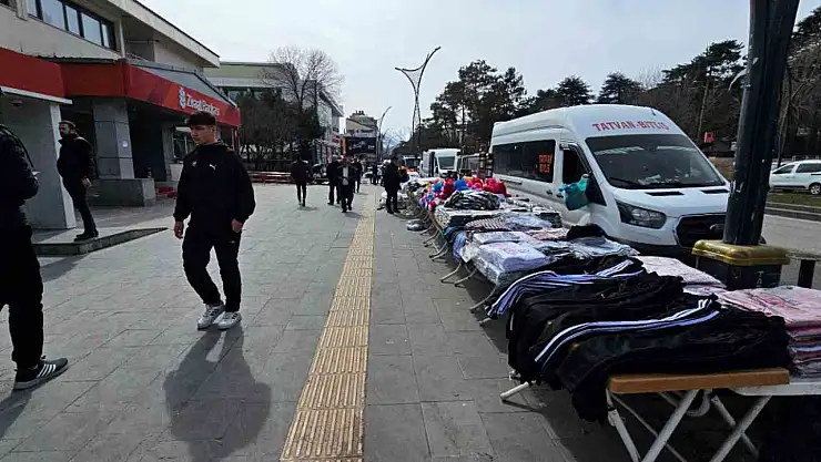 Tatvan çarşısında bayram alışverişi coşkusu
