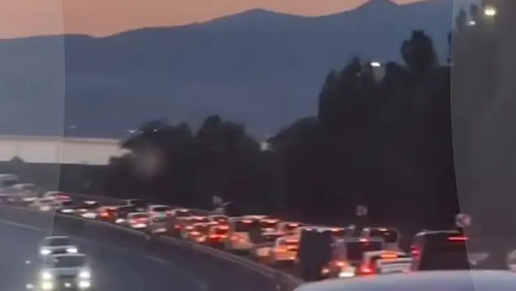 Tatvan'da Bayram Dönüşü Yoğunluğu: Trafik Zaman Zaman Durma Noktasına Geldi