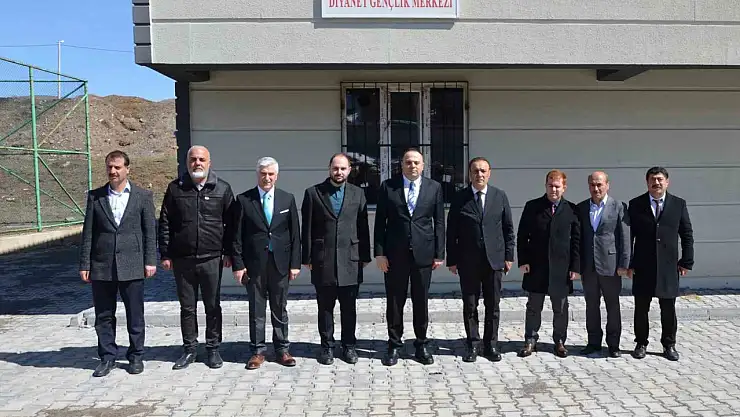 Tatvan'da cami ve gençlik merkezine kaymakamdan destek