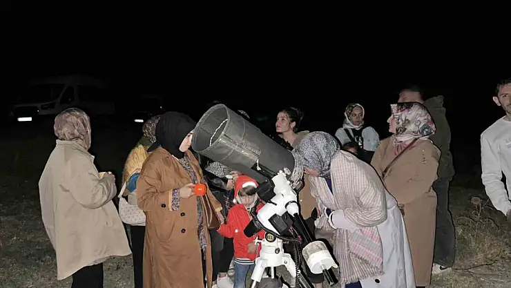 Tatvan'da Gökyüzü ve Doğa Tutkunları Satürn'ü İzlemek İçin Bir Araya Geldi