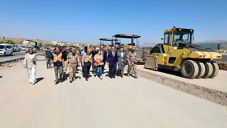 Tatvan'da Karşıyaka Kavşağı Çalışmaları Hızla İlerliyor