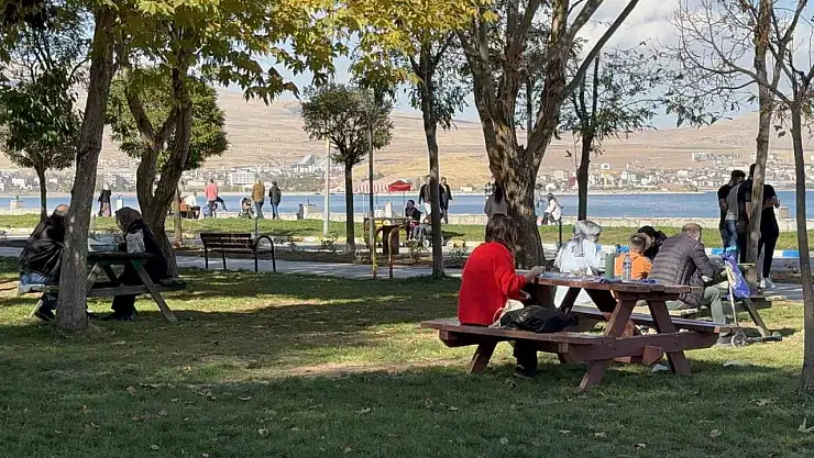 Tatvan'da Sonbahar Güneşi: Piknik ve Eğlence Dolu Bir Hafta Sonu
