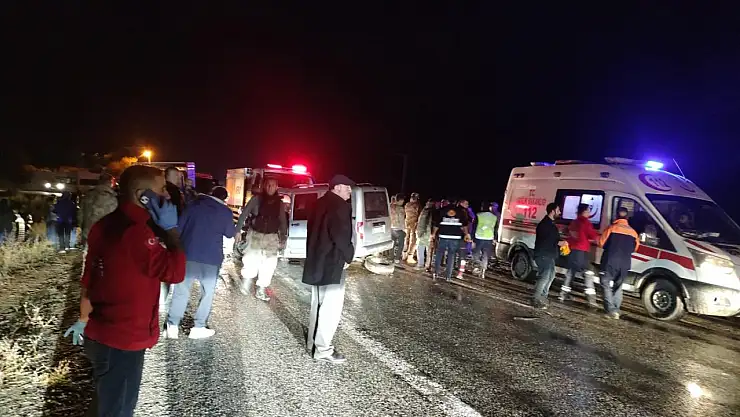 Tatvan-Hizan Karayolunda Meydana Gelen Trafik Kazasında 2 Kişi Yaralandı