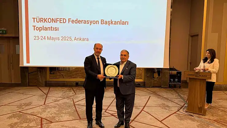 Teşekkür Plaketi Öğücü'ye Alim'den Takdim Edildi