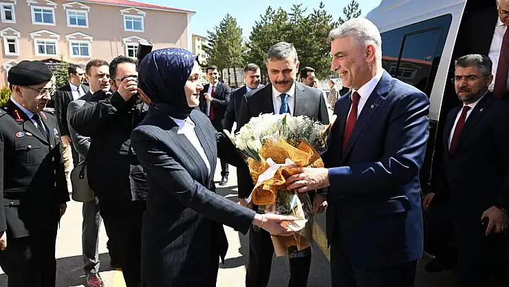 Ticaret Bakanı Prof. Dr. Ömer Bolat, Erzurum Valiliğini Ziyaret Etti