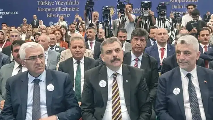 Tortum Belediye Başkanı Muammer Yiğider, 6. Türkiye Kooperatifleri Fuarı'na Katıldı