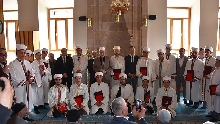 Tortum İlçesinde Hafızlık İcazet Merasimi Coşkuyla Gerçekleşti