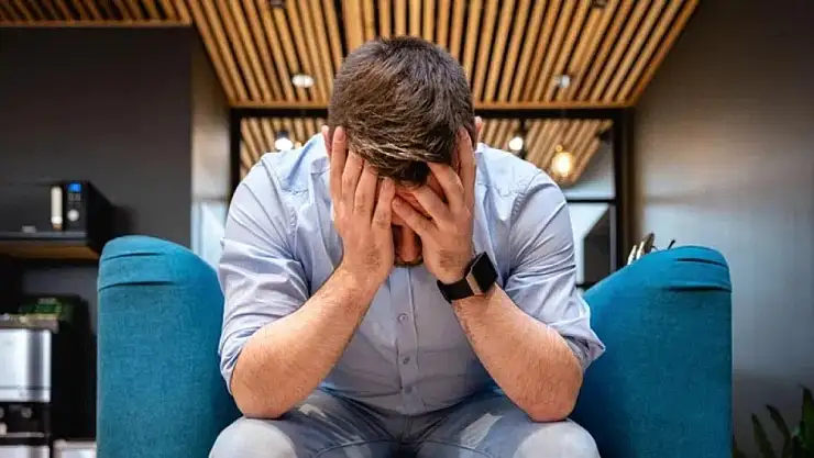 Türkiye'de Genç İşsizlik Sorunu Tırmanıyor: 'Eğitimde ve İşte' Olmayan Gençlerin Sayısı Rekor Kırıyor!