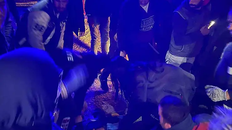 Tuşba'da otomobil devrildi: Sürücü yaralı, hastaneye kaldırıldı