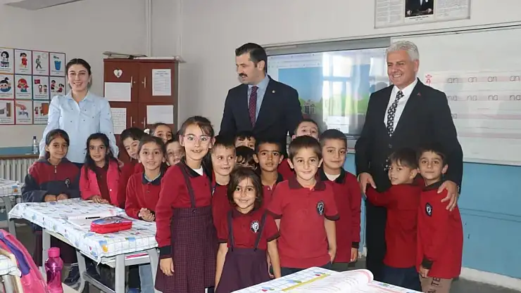 Tutak Kaymakamı Coşkun'a öğrencilerden sımsıcak karşılama