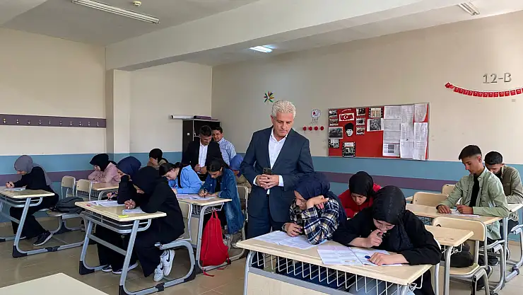 Tutak'ta LGS ve YKS'ye girecek öğrencilere destek ziyareti