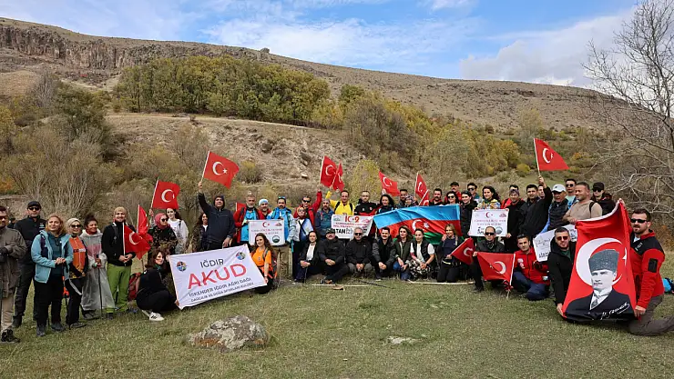 Tuzluca'da 102 Kişilik Cumhuriyet Yürüyüşü Düzenlendi