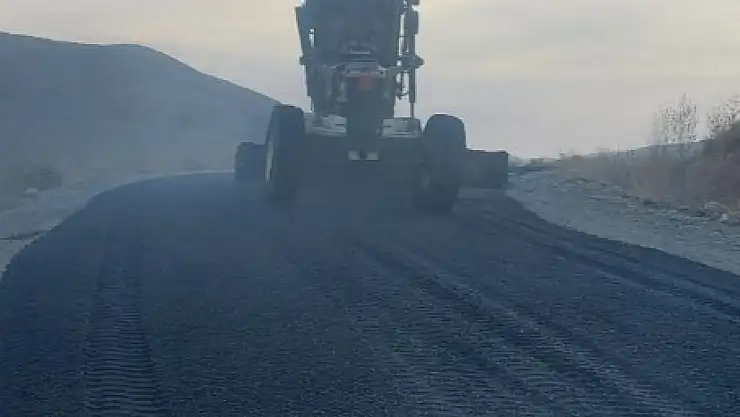 Tuzluca'da Grup Köy Yollarında Asfalt Onarımı Devam Ediyor