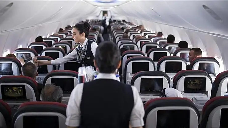 Uçaklarda artık su parayla satılmayacak