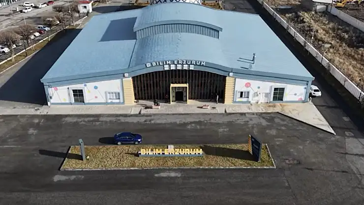 Ufkun Ötesinde Sergisi Bilim Erzurum'da Ziyarete Açıldı