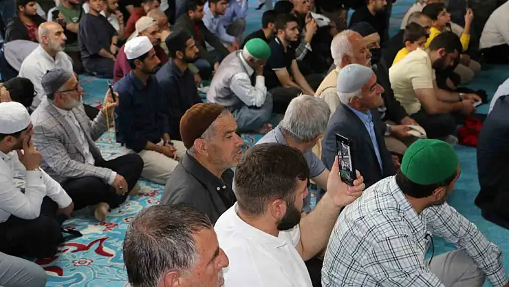 Ulu Camii'de Dünya Birincilerinden Duygu Dolu Kur'an Ziyafeti