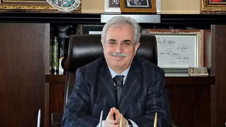 Ünlü akademisyen Prof. Dr. Muammer Yaylalı, kalp krizi sonucu hayatını kaybetti