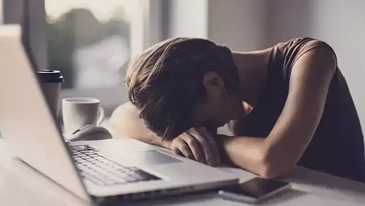 Uzun süre oturanlar dikkat! Resmen beyninizi küçültüyor