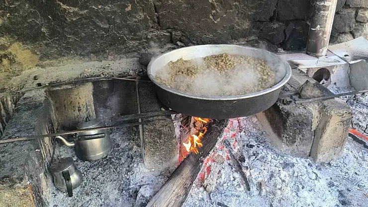 Uzundere, Erzurum'da pekmez üretiminde yoğun bir dönem yaşanıyor