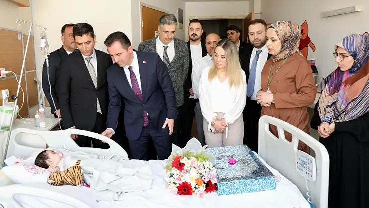 Vali Ahmet Karakaya'dan Tatvan Devlet Hastanesi'ne Bayram Ziyareti