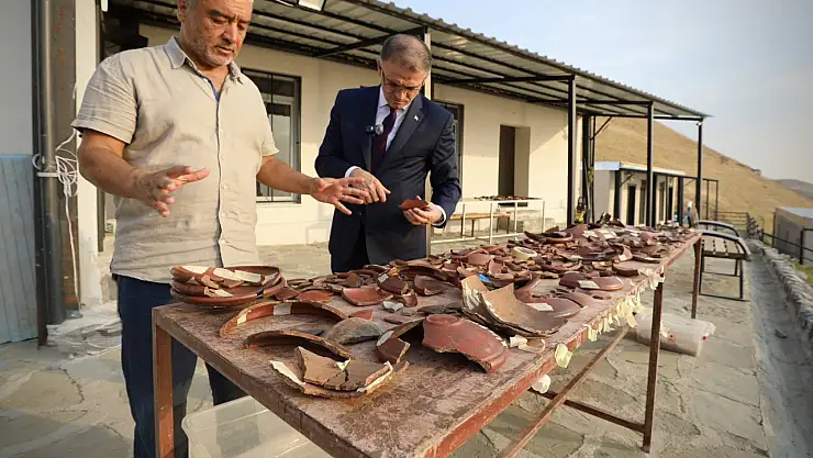 Vali Balcı, Ayanis Kalesi'nde arkeolojik kazıları yerinde inceledi