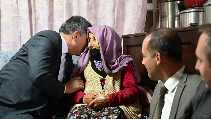 Vali Çiftçi, 93 yaşındaki Zemzem Nine ve şehit annesini ziyaret etti
