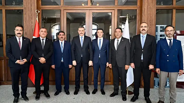Vali Çiftçi, Birbirimize Candan Bağlıyız Horasan etkinliğinde emeği geçenleri ödüllendirdi