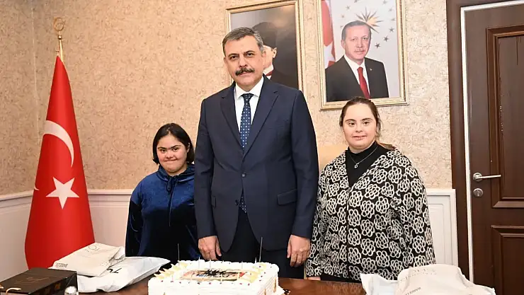 Vali Çiftçi, down sendromlu çocukların doğum gününde mutluluklarına ortak oldu