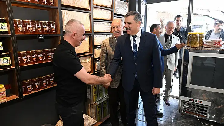 Vali Çiftçi, Erzurum'daki esnafı ziyaret ederek taleplerini dinledi ve destek mesajı verdi.
