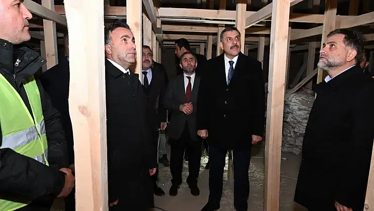 Vali Çiftçi, Erzurum Fetih Camii'nde devam eden restorasyon çalışmalarını inceledi