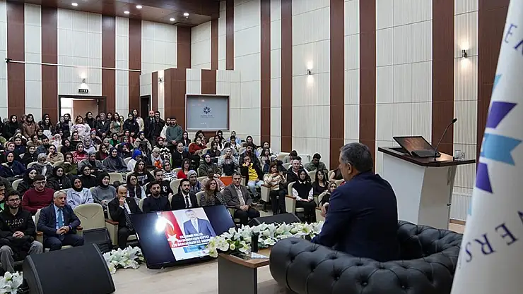 Vali Çiftçi, ETÜ'de üniversite gençliğiyle buluşarak eğitimde verim ve sorumluluğun önemini vurguladı