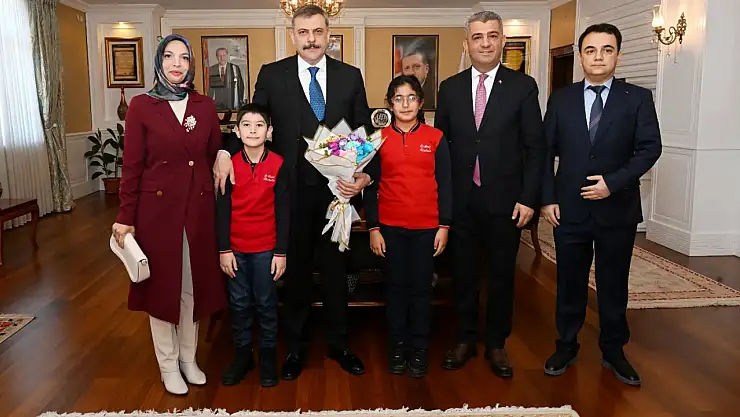 Vali Çiftçi, Öğretmenler Günü'nde öğrencilerle bir araya geldi