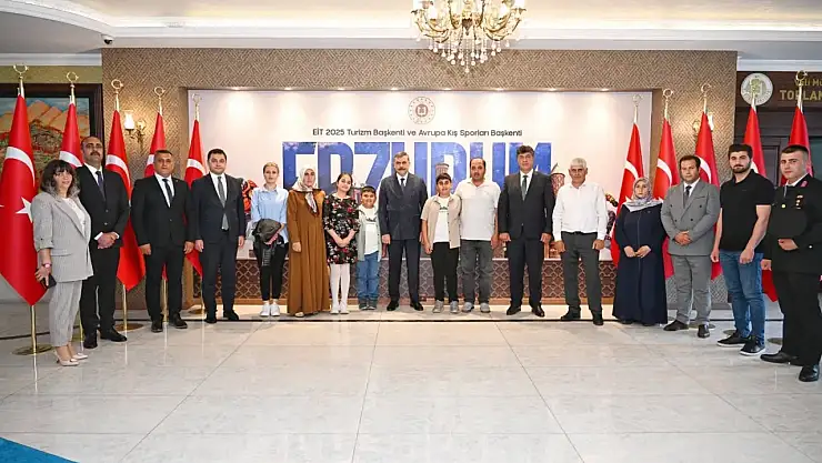 Vali Çiftçi, Pasinler Kaymakamı ile Belediye Başkanına Teşekkür Belgesi Takdim Etti