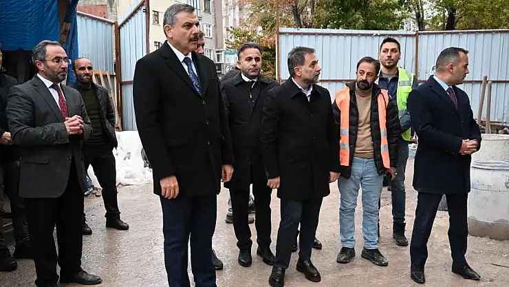 Vali Çiftçi, Restorasyonu Devam Eden Erzurum Fetih Camii'ni İnceledi