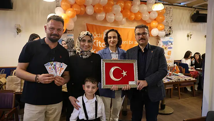 Vali Ercan Turan, Iğdır Kitap Kulübü'nün Kuruluş Yıl Dönümü Programına Katıldı