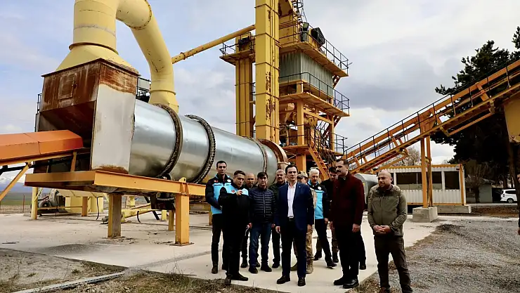 Vali Karakaya, Bitlis'teki Asfalt Tesisi ve Ocağı'nı inceledi, proje detaylarını değerlendirdi