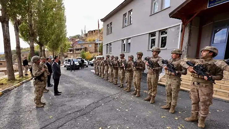 Vali Karakaya, Hizan'da Güvenlik Güçlerini Ziyaret Etti