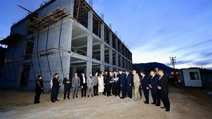 Vali Karakaya, Mutki İlçe Devlet Hastanesi İnşaatını İnceledi