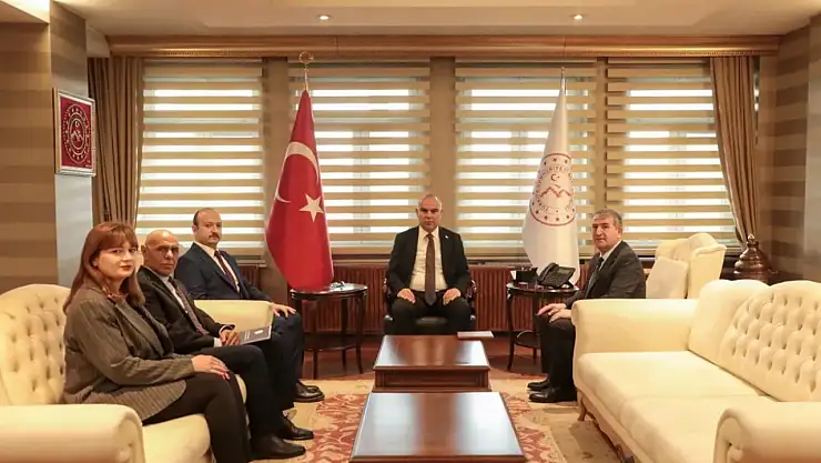 Vali Koç, kütüphane haftası dolayısıyla İl Kültür ve Turizm Müdürlüğü heyetini makamında ağırladı