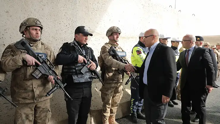 Vali Koç'tan bayram mesaisindeki güvenlik güçlerine ziyaret