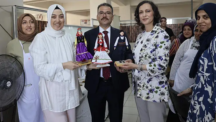 Vali Turan ve Eşi, Halk Eğitim Merkezindeki Kursları Ziyaret Etti