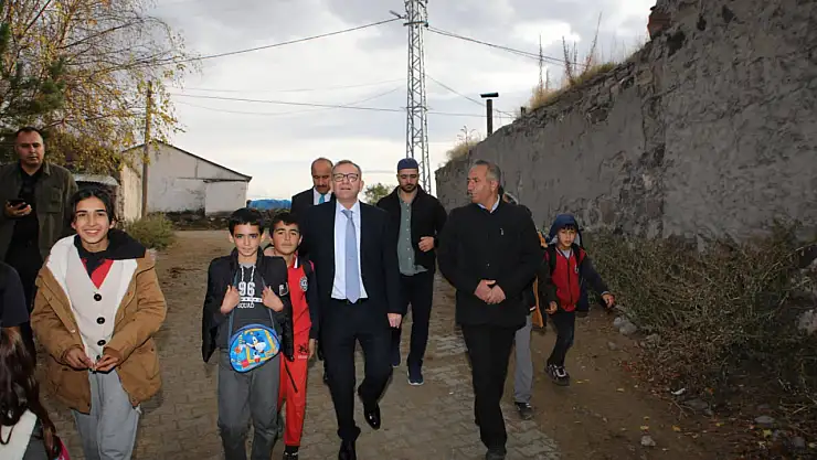 Vali Ziya Polat, Akbaba Köyü Öğrencileriyle Buluştu