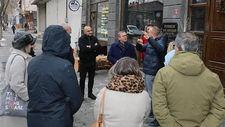 Vali Ziya Polat, Kars'ı Tercih Eden Misafirlerle Bir Araya Geldi