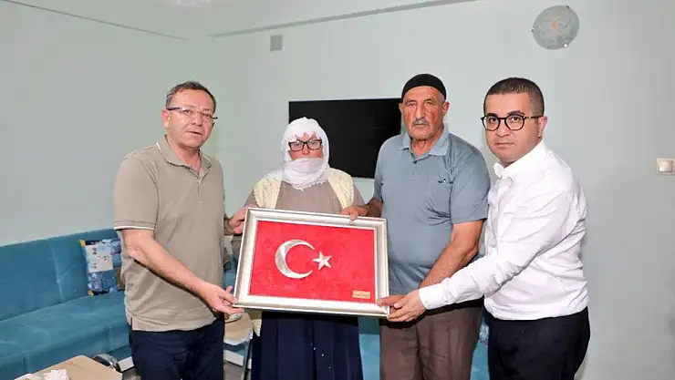 Vali Ziya Polat'tan Şehit Ailesine Babalar Günü Ziyareti