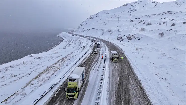Van, Bitlis ve Muş'ta 489 yerleşim yerine ulaşım sağlanamıyor