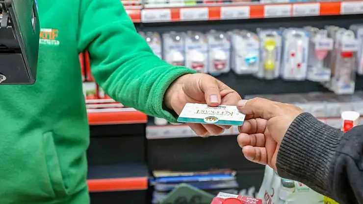 Van Büyükşehir Belediyesi, 1.812 aileye sosyal destek için yardım kartı sundu