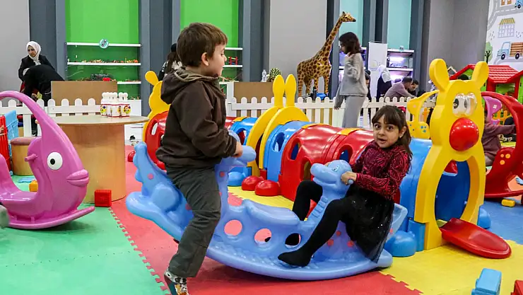 Van Büyükşehir Belediyesi Çocuk Oyuncak Evi Minik Misafirlerini Ağırlamaya Devam Ediyor