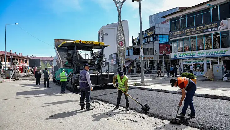 Van Büyükşehir Belediyesi, Erciş İlçesinde Asfalt Çalışmalarına Başladı